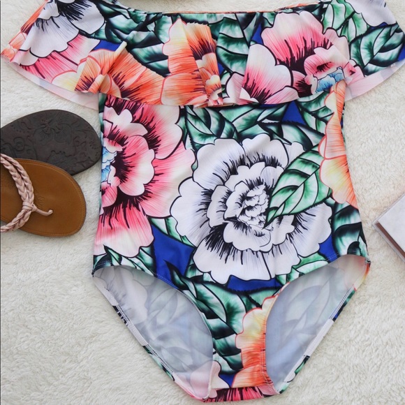 One piece off the shoulder island swimsuit - Picture 5 of 6